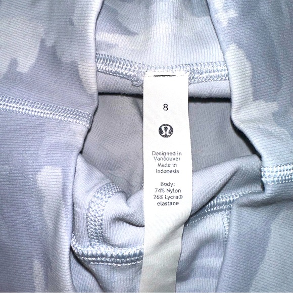 Lululemon Wunder Under Short - Picture 3 of 8